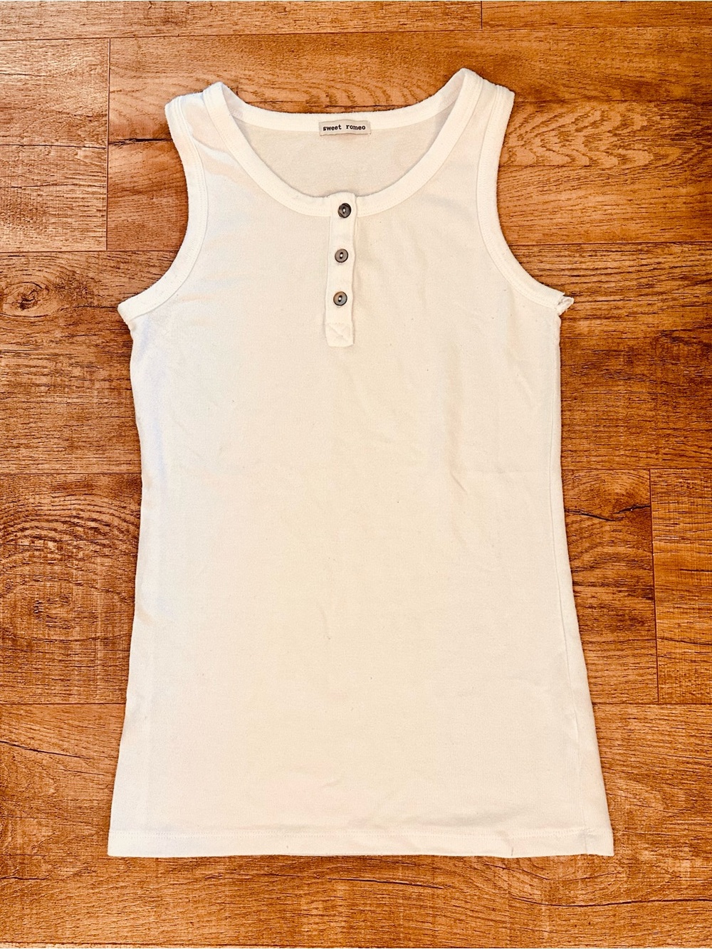 Sweet Romeo White Henley Tank Size Small